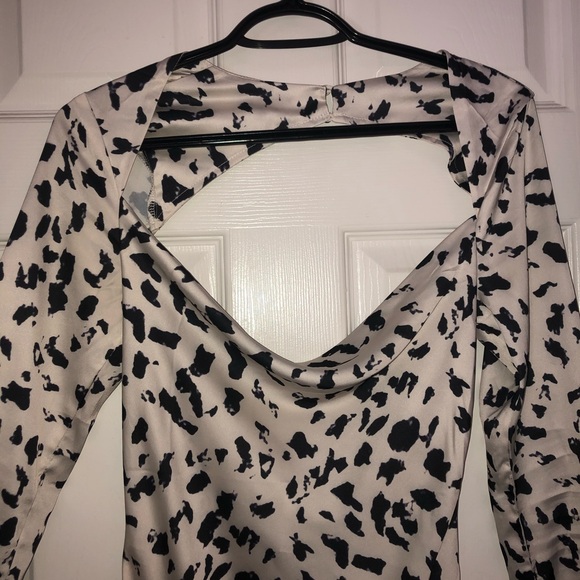 Backless dress - Picture 3 of 5